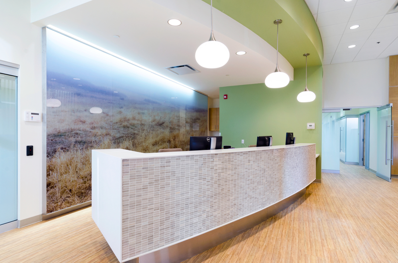 Photograph of the reception area of a cardiology clinic.