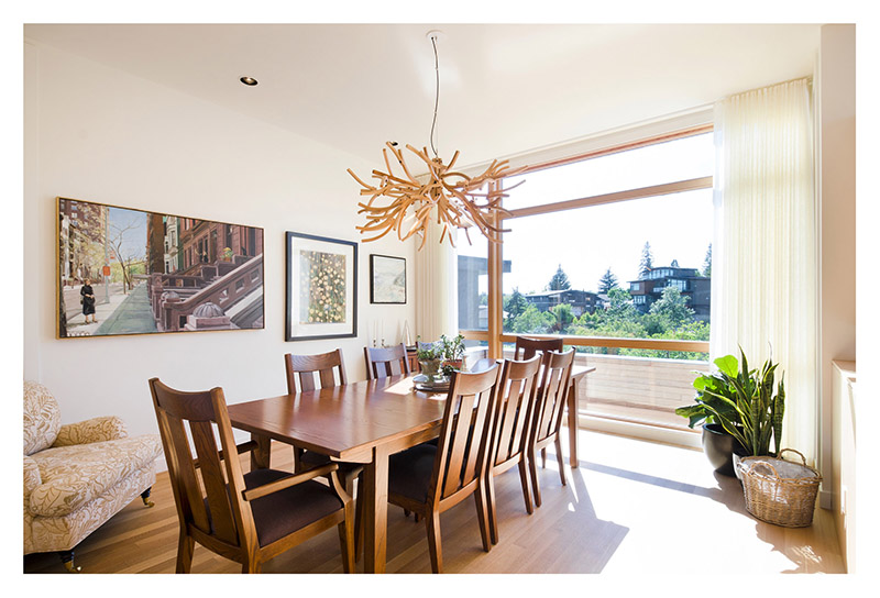 Photograph of a dining room.